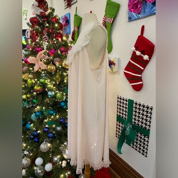 Vintage 1940s Dora Gottlieb Liquid Satin Lace Trim Pink Nightgown - Picture 3 of 9